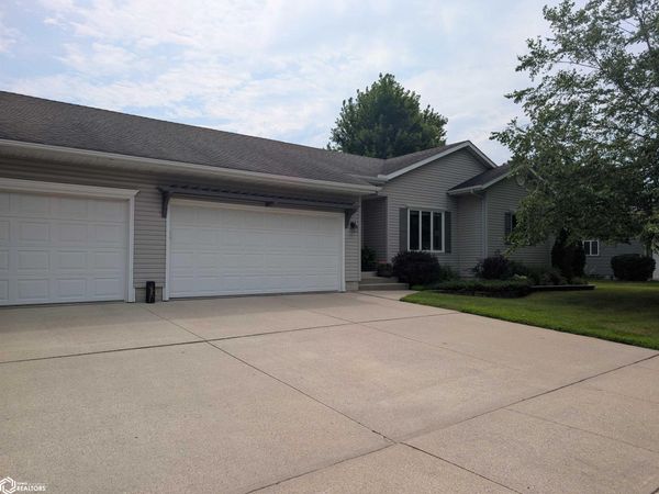 1501 Limestone CT, Mason City, IA 50401