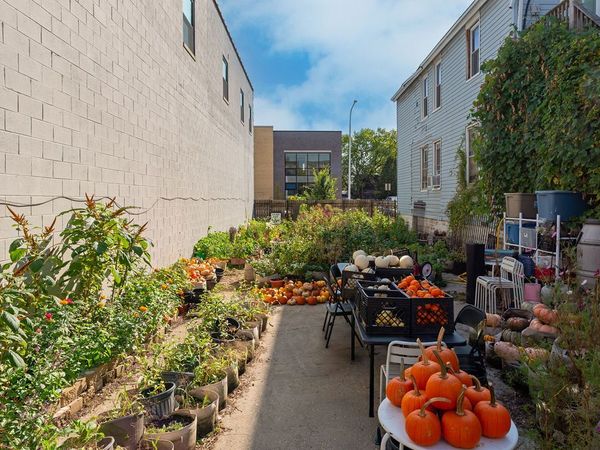 2048 W Grand Avenue , Chicago, IL 60612