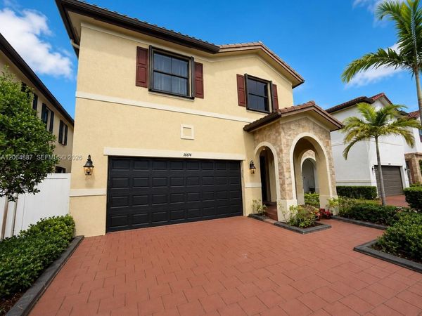 10614 W 35th Ln, Hialeah, FL 33018