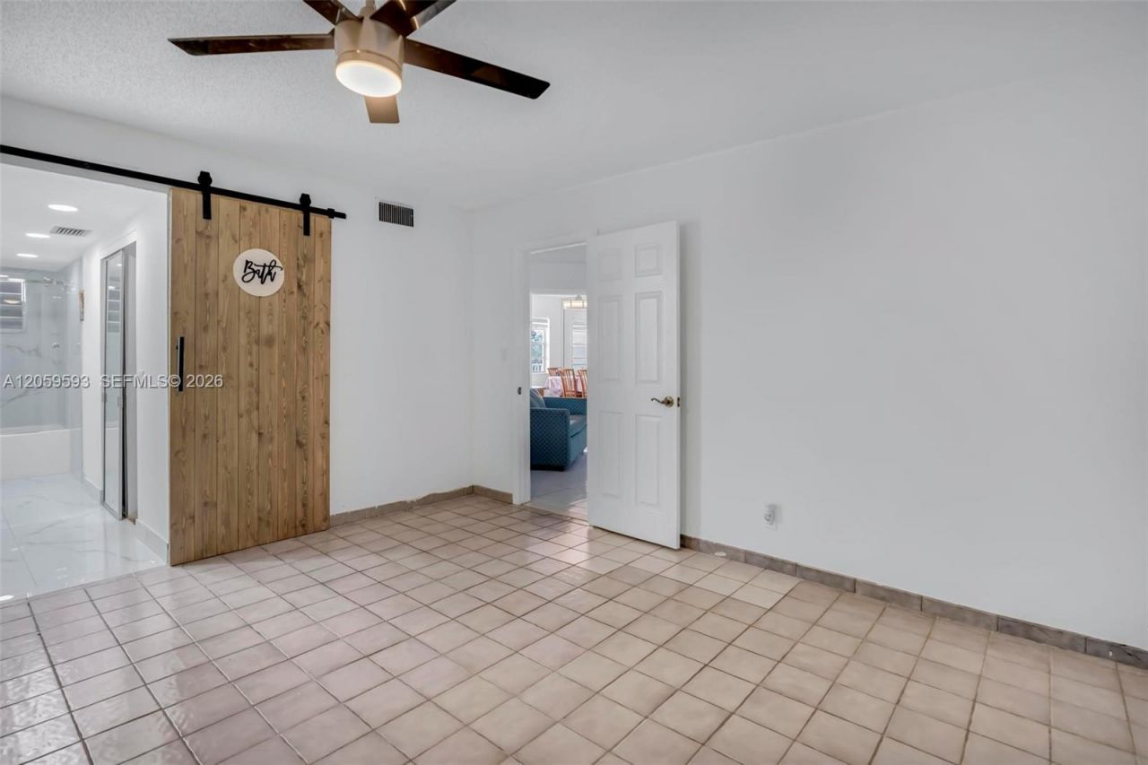 3990 NW 42nd Ave , Unit 403, Lauderdale Lakes, FL 33319 Photo