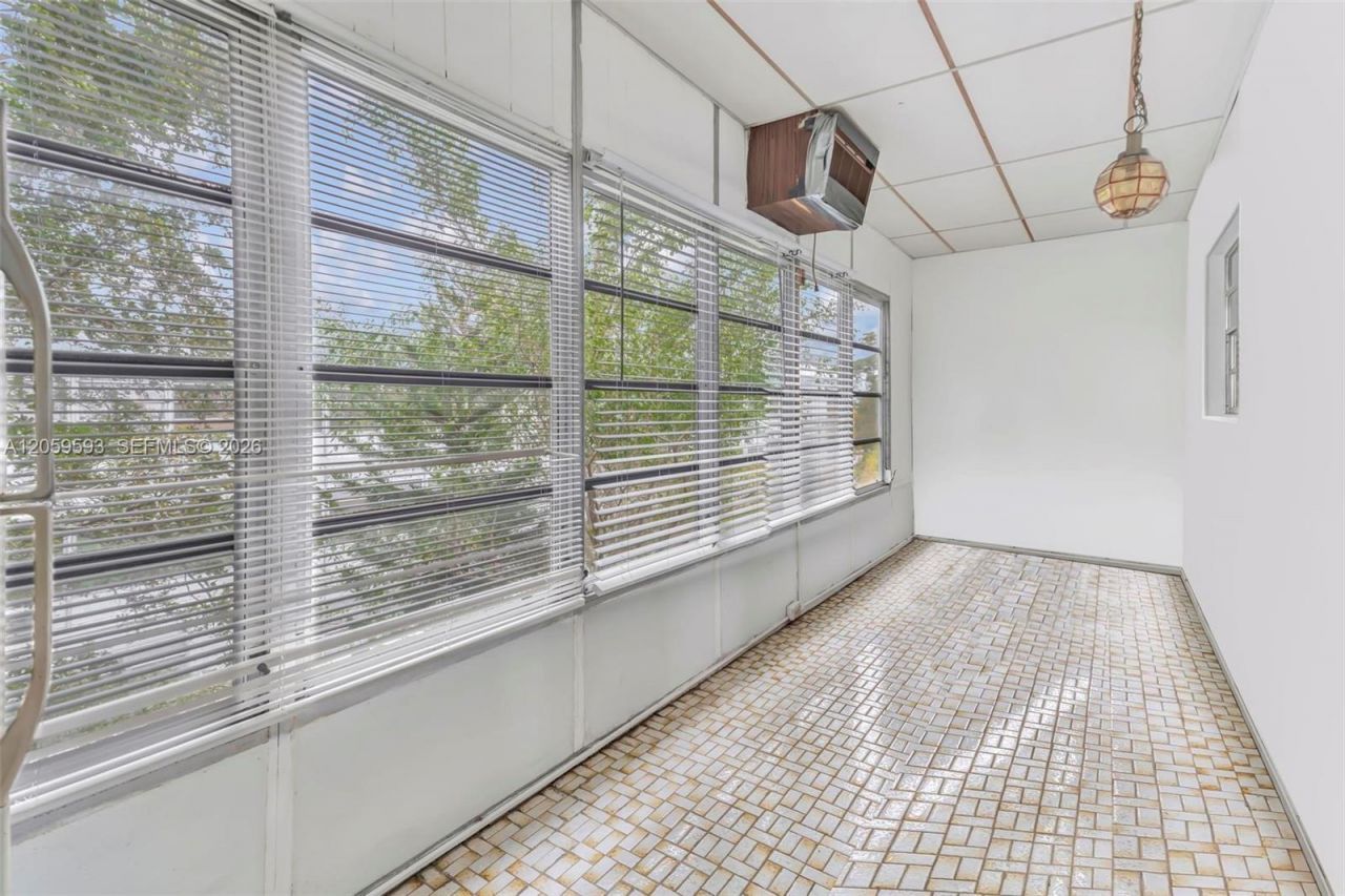 3990 NW 42nd Ave , Unit 403, Lauderdale Lakes, FL 33319 Photo