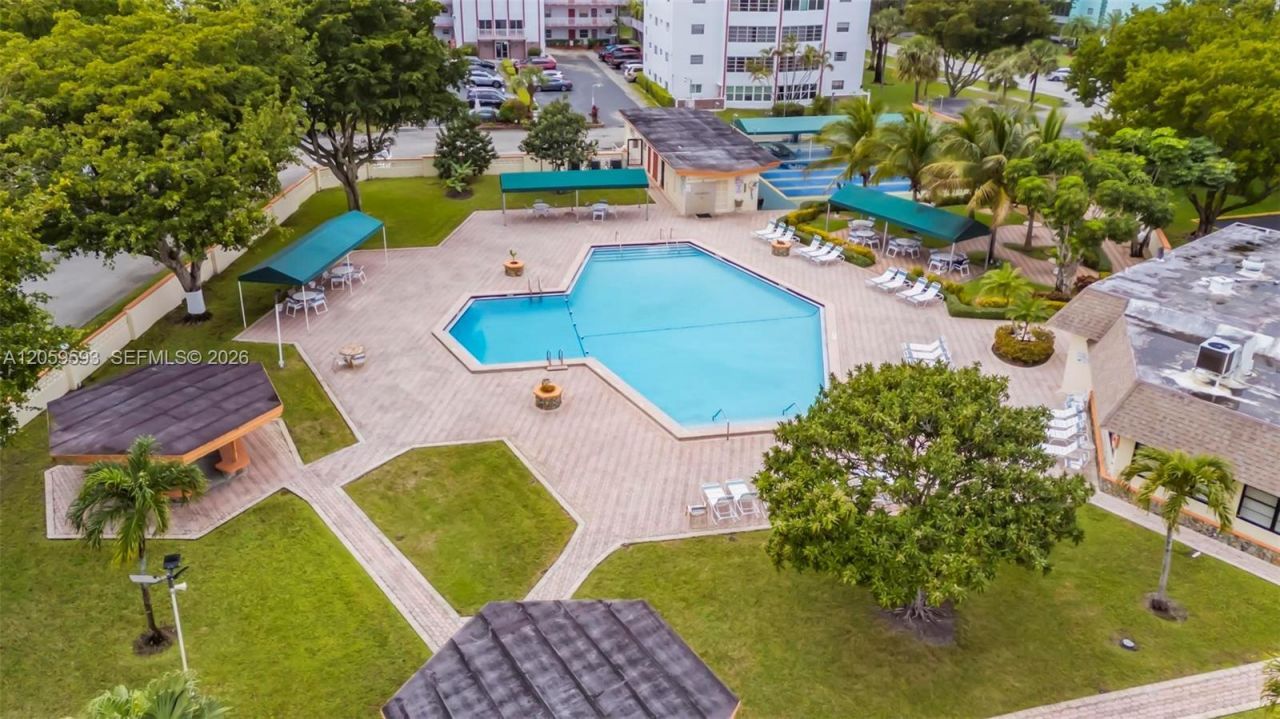 3990 NW 42nd Ave , Unit 403, Lauderdale Lakes, FL 33319 Photo