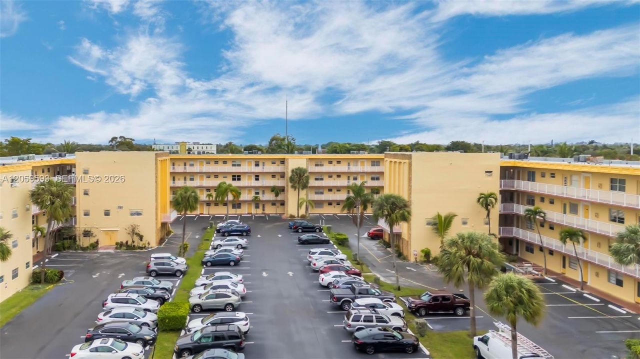 3990 NW 42nd Ave , Unit 403, Lauderdale Lakes, FL 33319 Photo