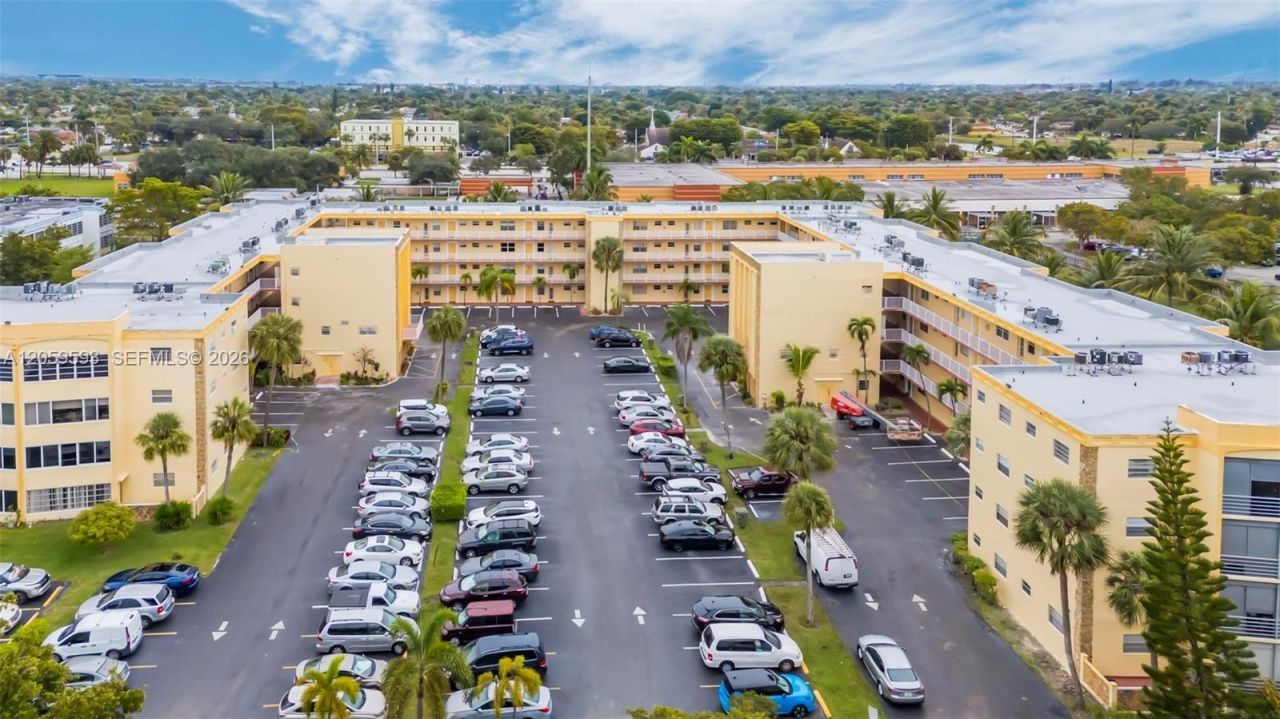 3990 NW 42nd Ave , Unit 403, Lauderdale Lakes, FL 33319 Photo