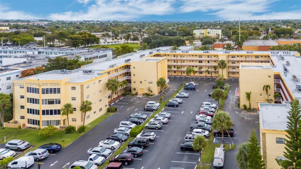3990 NW 42nd Ave , Unit 403, Lauderdale Lakes, FL 33319 Photo