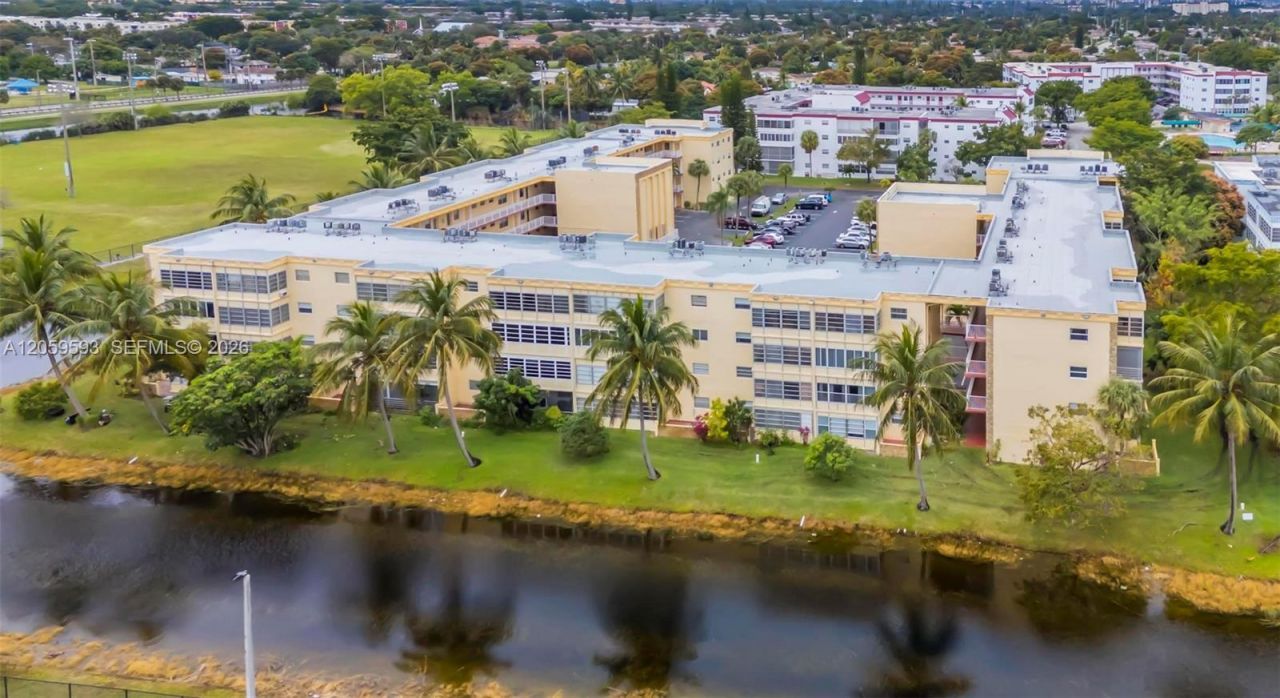 3990 NW 42nd Ave , Unit 403, Lauderdale Lakes, FL 33319 Photo