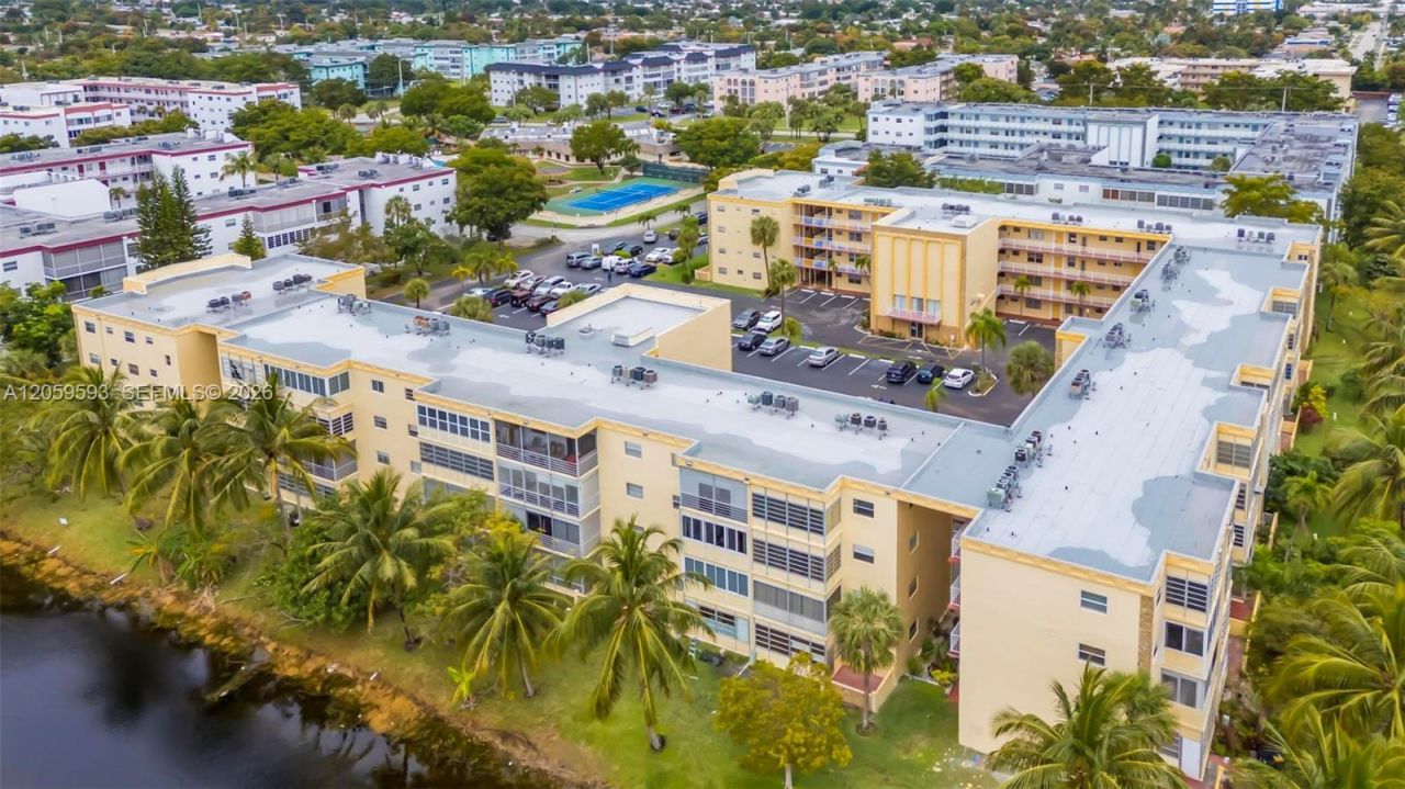 3990 NW 42nd Ave , Unit 403, Lauderdale Lakes, FL 33319 Photo