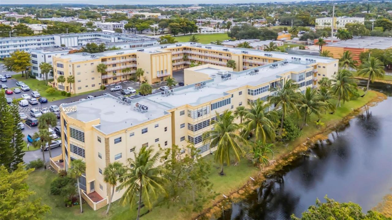 3990 NW 42nd Ave , Unit 403, Lauderdale Lakes, FL 33319 Photo