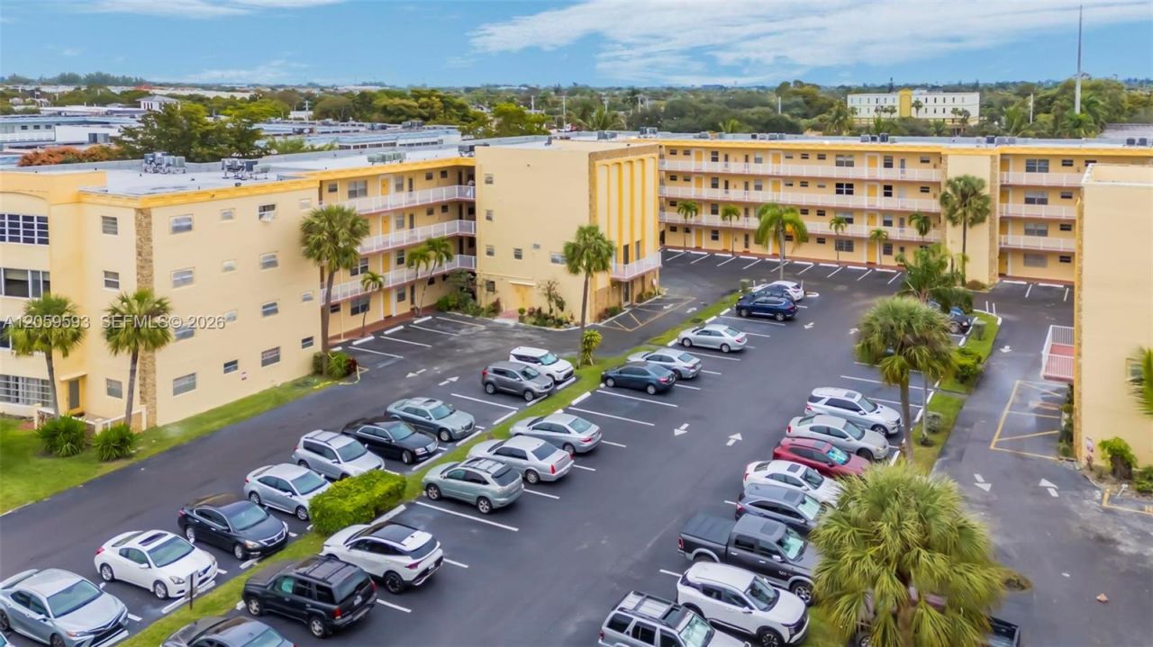 3990 NW 42nd Ave , Unit 403, Lauderdale Lakes, FL 33319 Photo