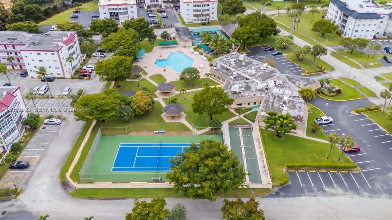 3990 NW 42nd Ave , Unit 403, Lauderdale Lakes, FL 33319 Photo