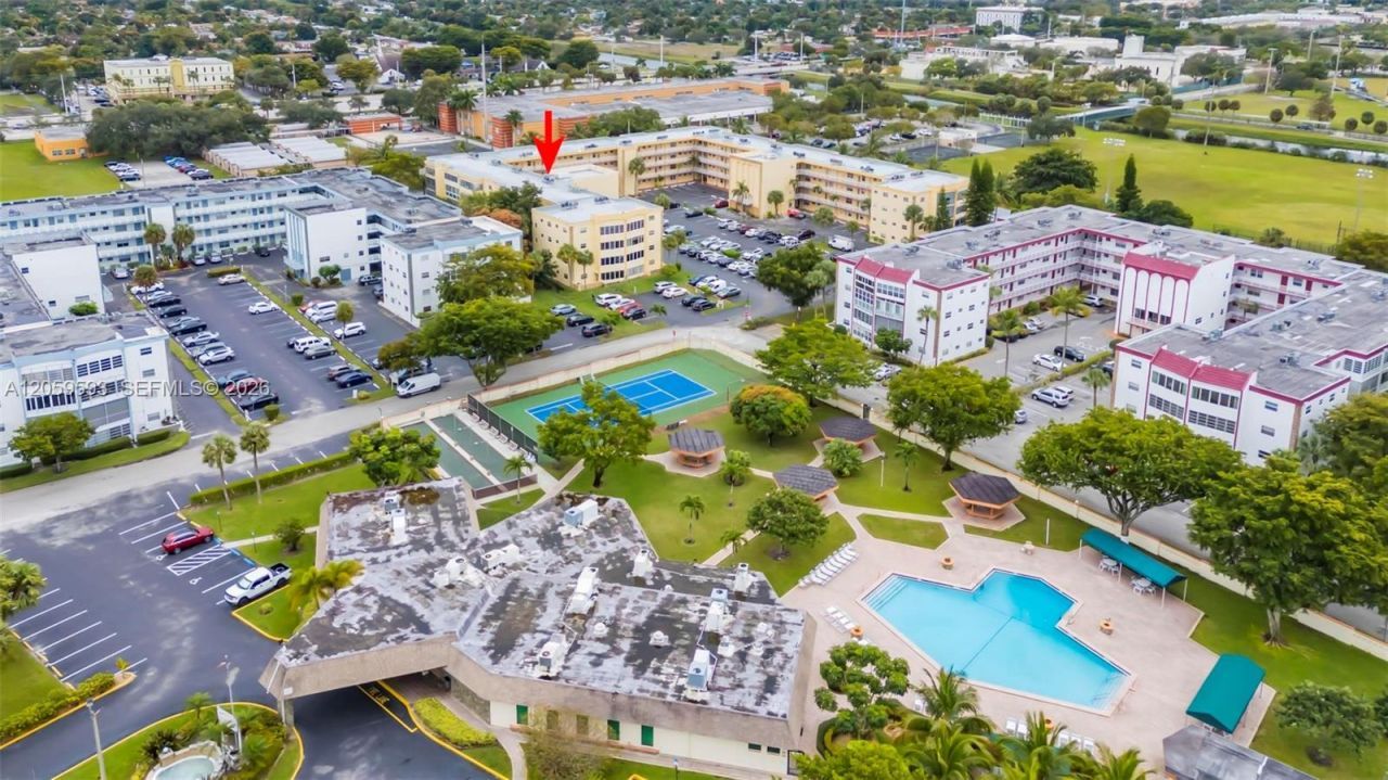 3990 NW 42nd Ave , Unit 403, Lauderdale Lakes, FL 33319 Photo