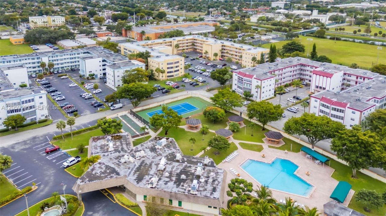 3990 NW 42nd Ave , Unit 403, Lauderdale Lakes, FL 33319 Photo