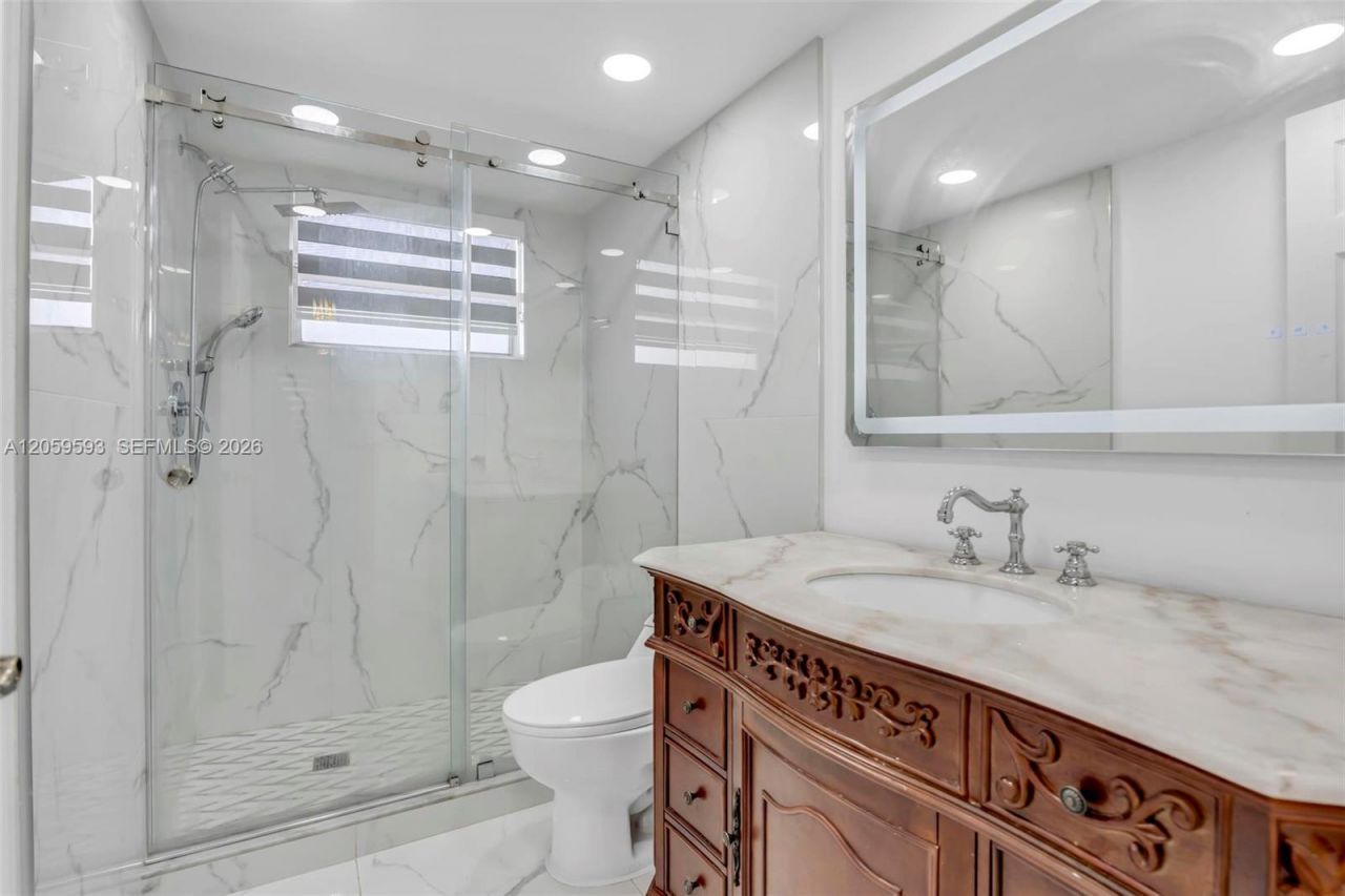 3990 NW 42nd Ave , Unit 403, Lauderdale Lakes, FL 33319 Photo