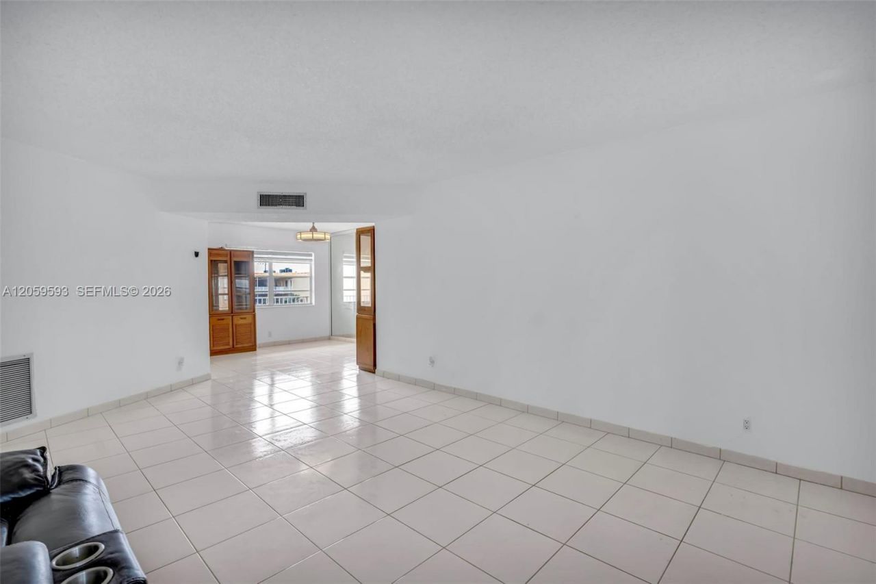 3990 NW 42nd Ave , Unit 403, Lauderdale Lakes, FL 33319 Photo