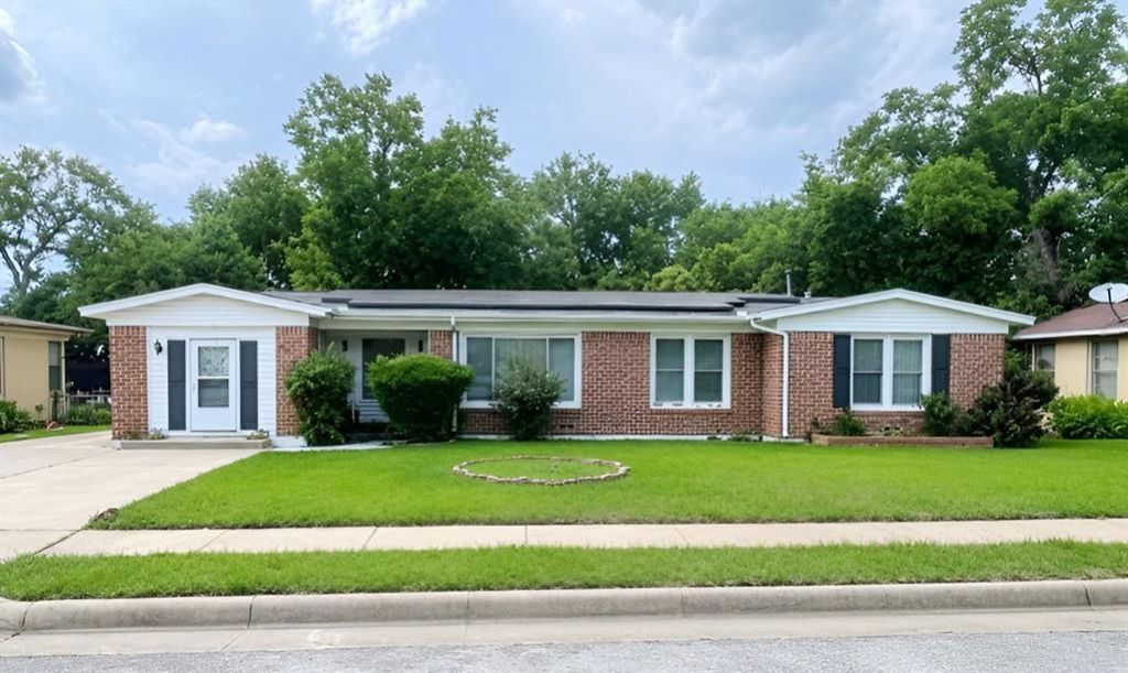 2125 Ridgeview Street, Fort Worth, TX 76119 Main Photo