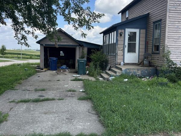 907 7th Ave, Alton, IA 00000