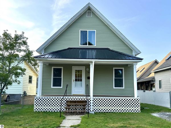 605 Garfield Street E, Cadillac, MI 49601