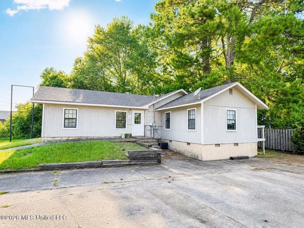 830 Lakeview Drive, Grenada, MS 38901