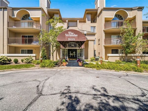 26101 Village Lane, Unit 202, Beachwood, OH 44122
