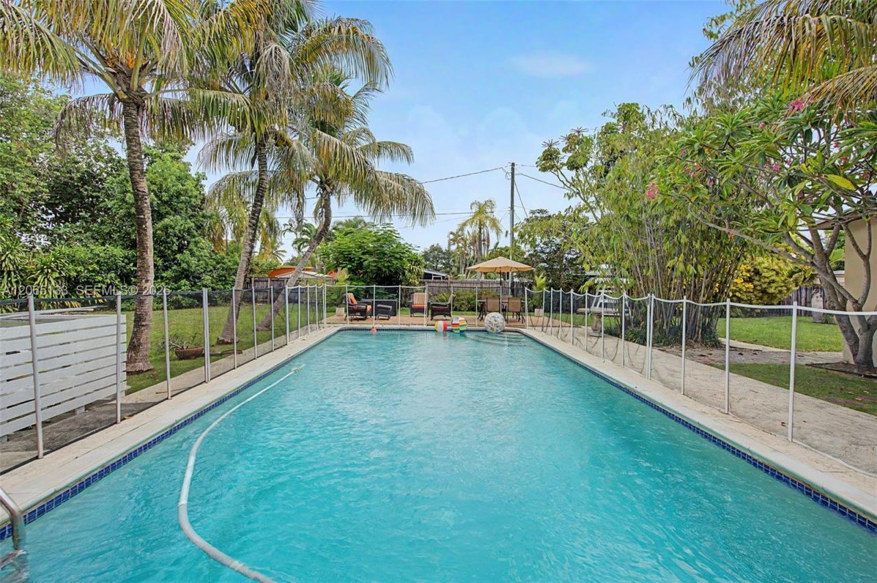 9770 Cutler Ridge Dr, Cutler Bay, FL 33157 Photo