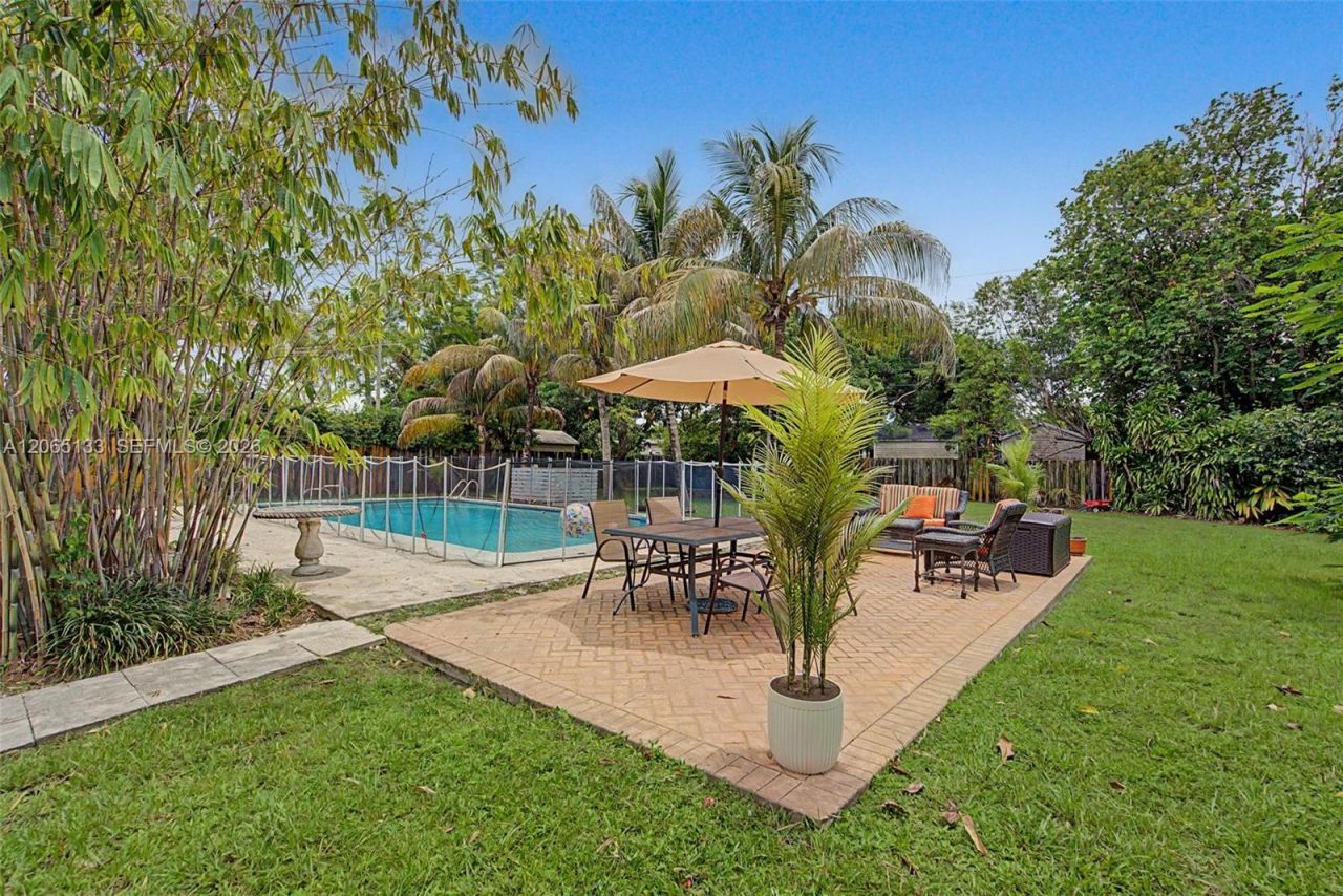 9770 Cutler Ridge Dr, Cutler Bay, FL 33157 Photo