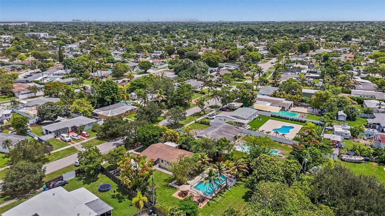 9770 Cutler Ridge Dr, Cutler Bay, FL 33157 Photo