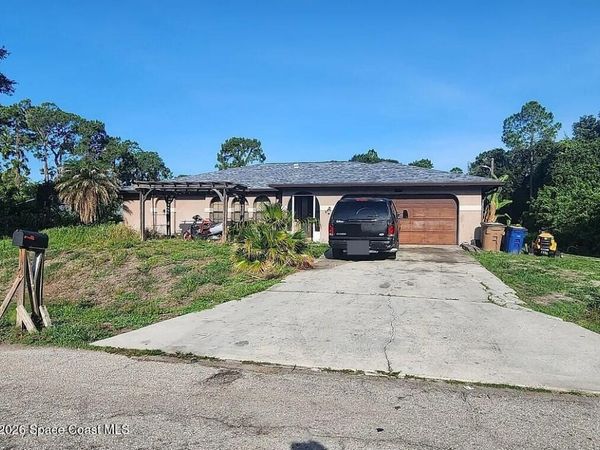 317 Hamilton Avenue , Lehigh Acres, FL 33936