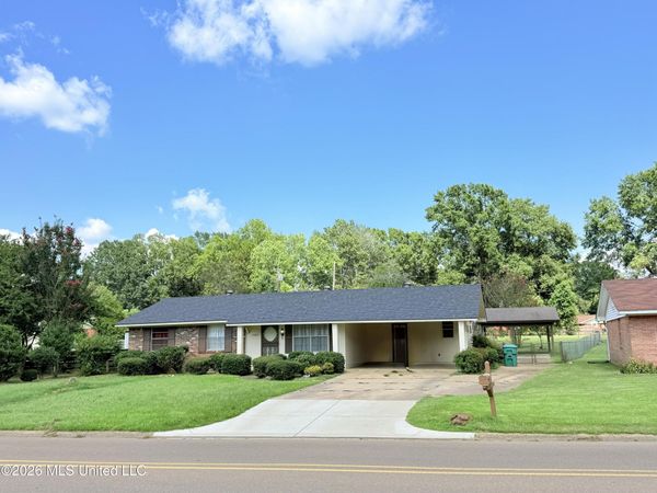 1584 Vance Road, Grenada, MS 38901