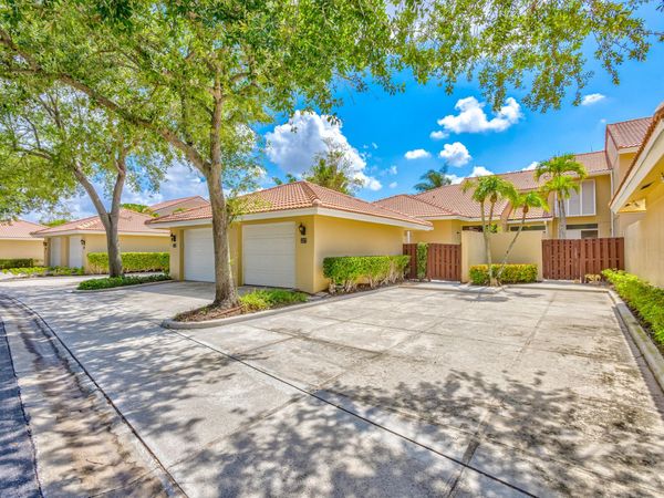 227 OLD MEADOW Way, Palm Beach Gardens, FL 33418