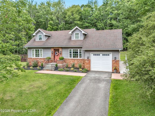 58 Cummings Road, Dallas, PA 18612