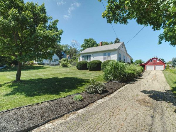 1208 25th Avenue , Clinton, IA 52732