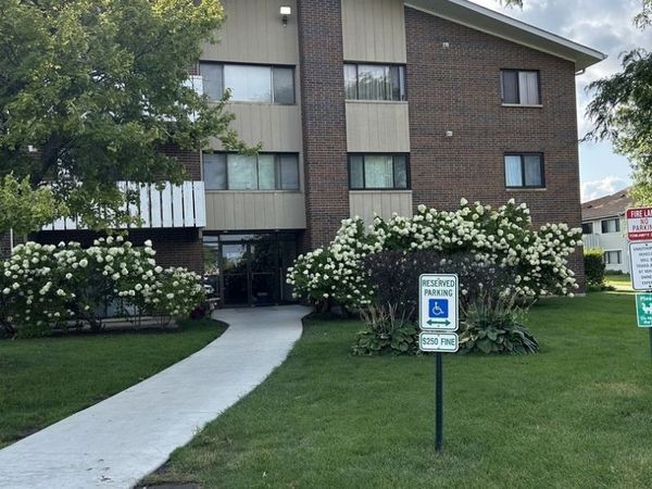 1000 Bayside Drive , Unit 107, Palatine, IL 60074