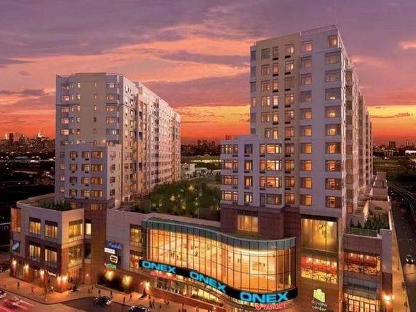 40-26 College Point Boulevard, Unit 18D, Flushing, NY 11354