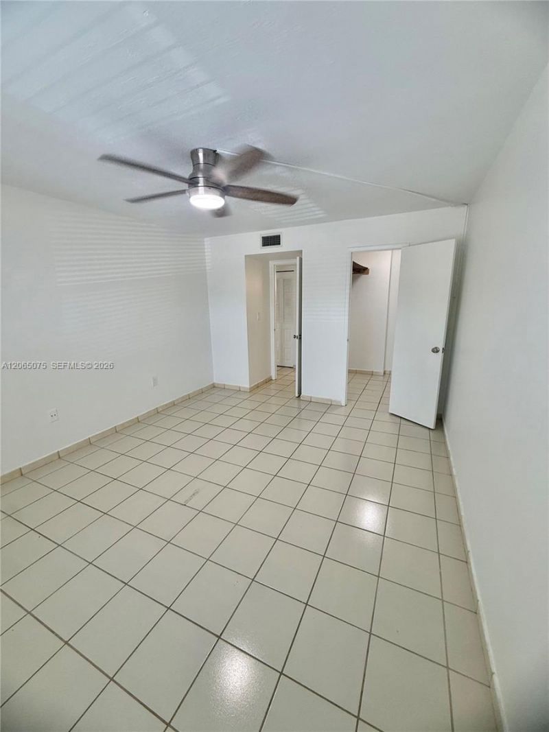 5201 NW 7th St , Unit 202, Miami, FL 33126 Photo