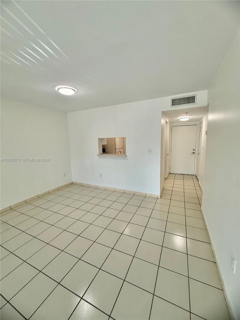 5201 NW 7th St , Unit 202, Miami, FL 33126 Photo
