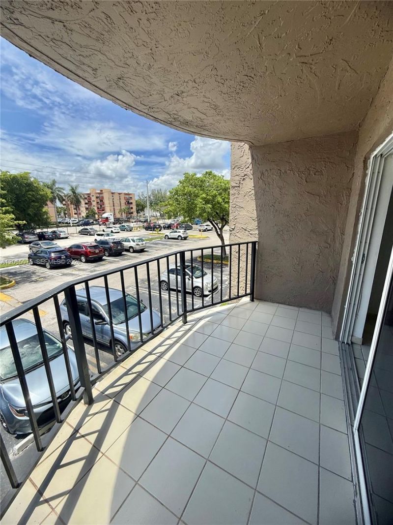 5201 NW 7th St , Unit 202, Miami, FL 33126 Photo