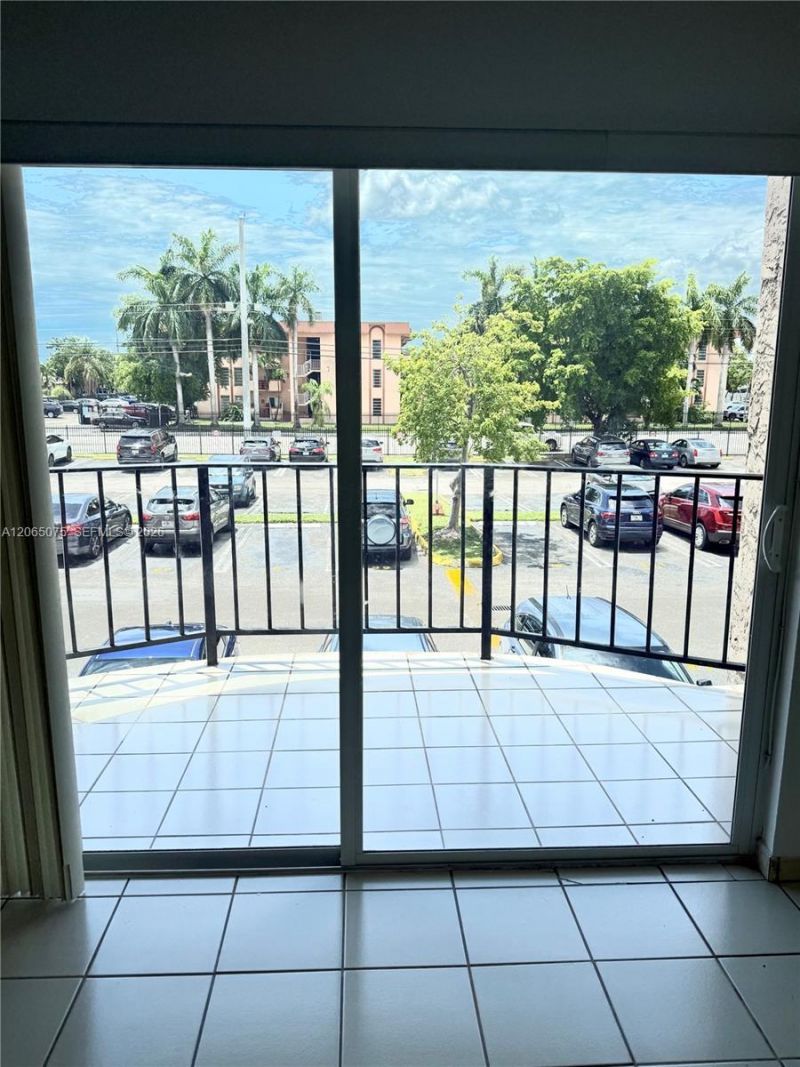 5201 NW 7th St , Unit 202, Miami, FL 33126 Photo