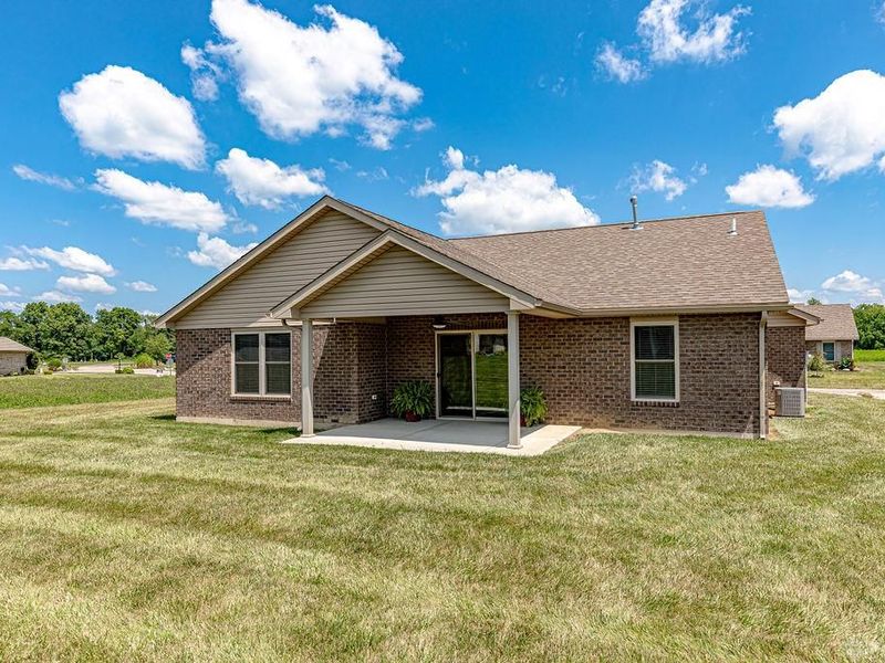 136 Pebble Creek Drive, Eaton, OH 45320 Photo 3