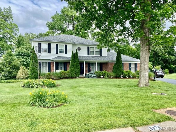 8874 Woodpark Drive, Sunset Hills, MO 63127