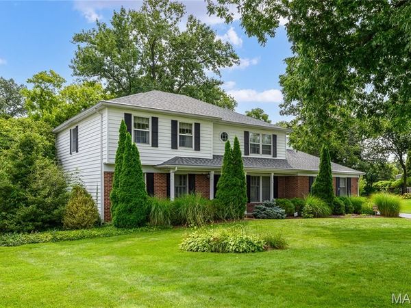 8874 Woodpark Drive, Sunset Hills, MO 63127