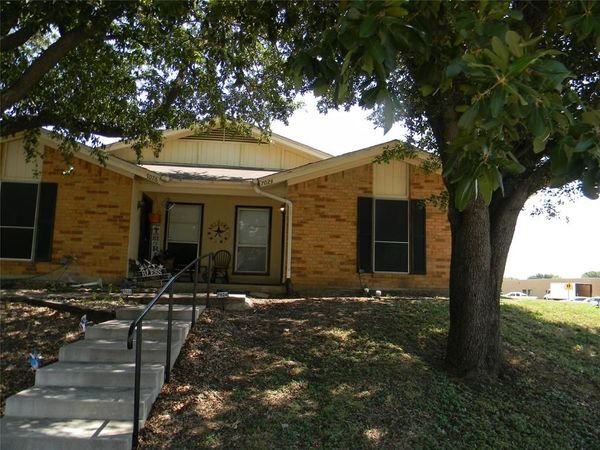 7024 Crosstimbers Lane, North Richland Hills, TX 76182