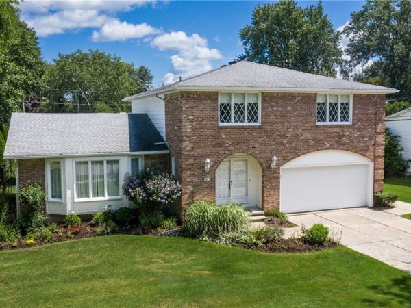 49 Rosewood Drive, Williamsville, NY 14221