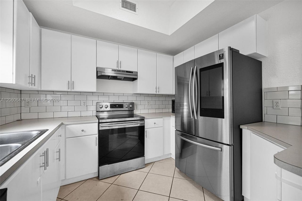 8885 SW 221st Ter, Cutler Bay, FL 33190 Photo