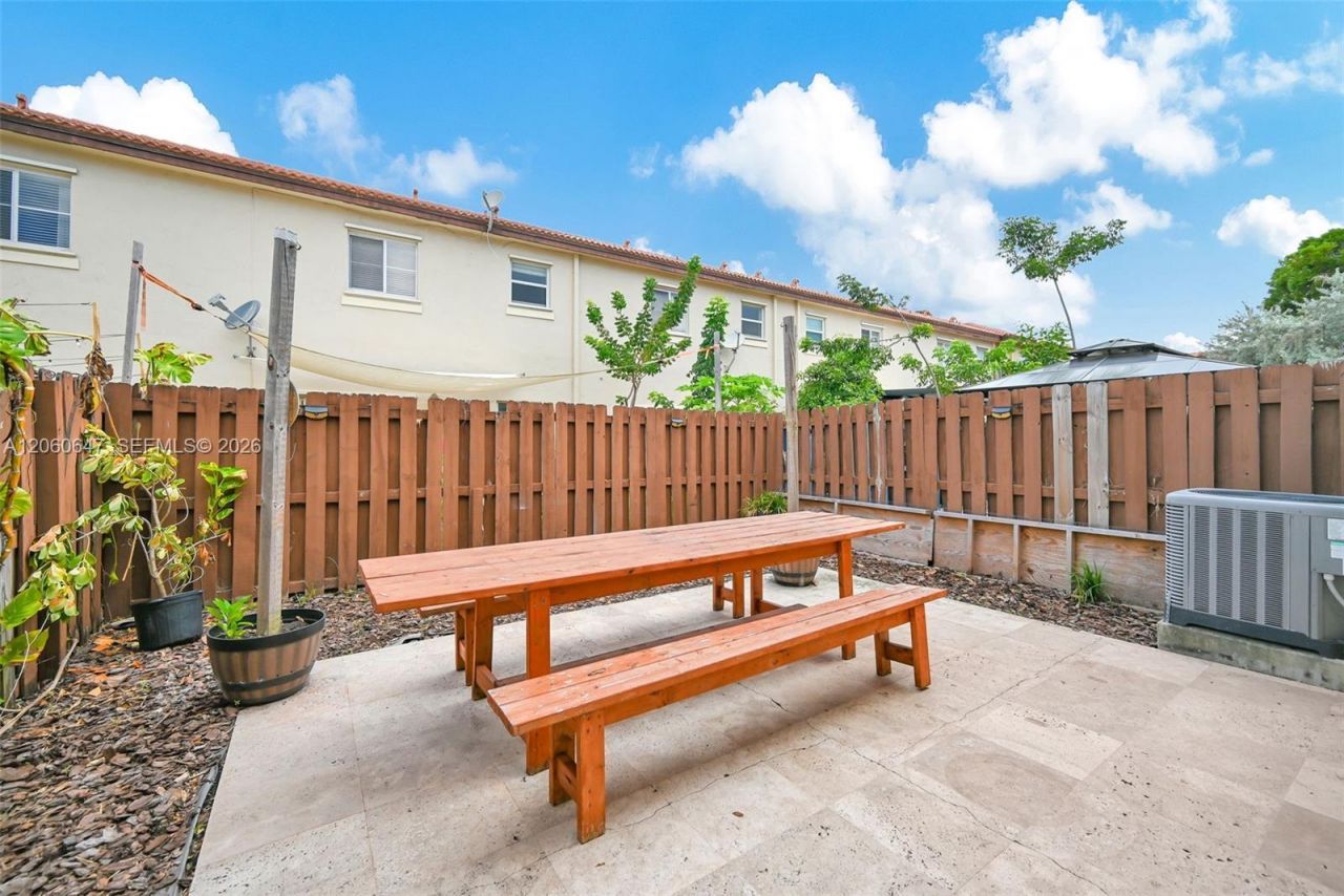 8885 SW 221st Ter, Cutler Bay, FL 33190 Photo