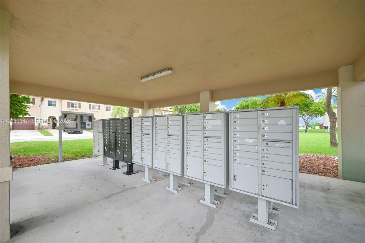 8885 SW 221st Ter, Cutler Bay, FL 33190 Photo