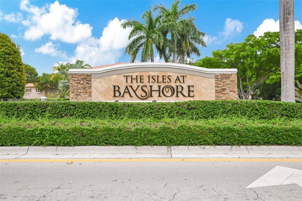 8885 SW 221st Ter, Cutler Bay, FL 33190 Photo