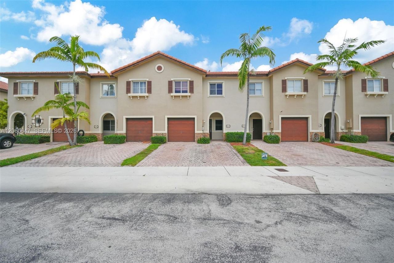 8885 SW 221st Ter, Cutler Bay, FL 33190 Photo