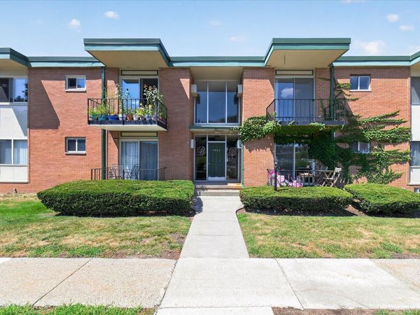 1942 Axtell Drive, Unit 3, Troy, MI 48084