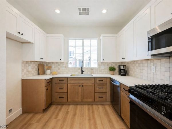 10361 Adams Chase Street , Las Vegas, NV 89183