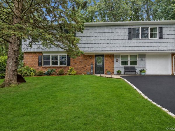 18 Kathy Court , Northport, NY 11768